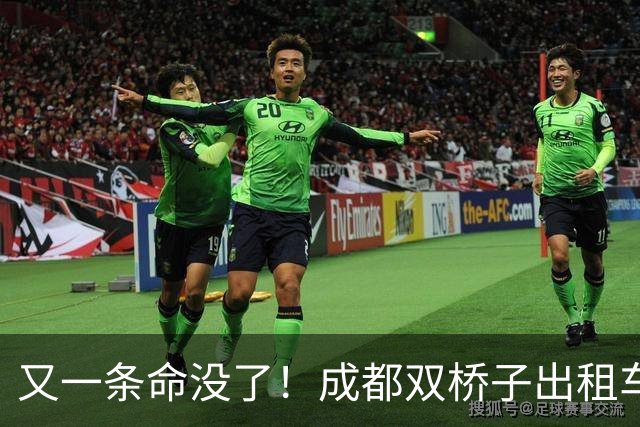 又一条命没了！成都双桥子出租车凌晨出事，司机遇难，那道新装护栏成了议论焦点